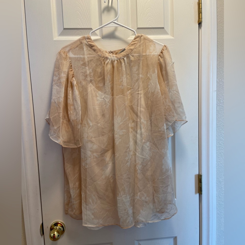 **SOLD** 3x chiffon Flowy Top Ava & Viv